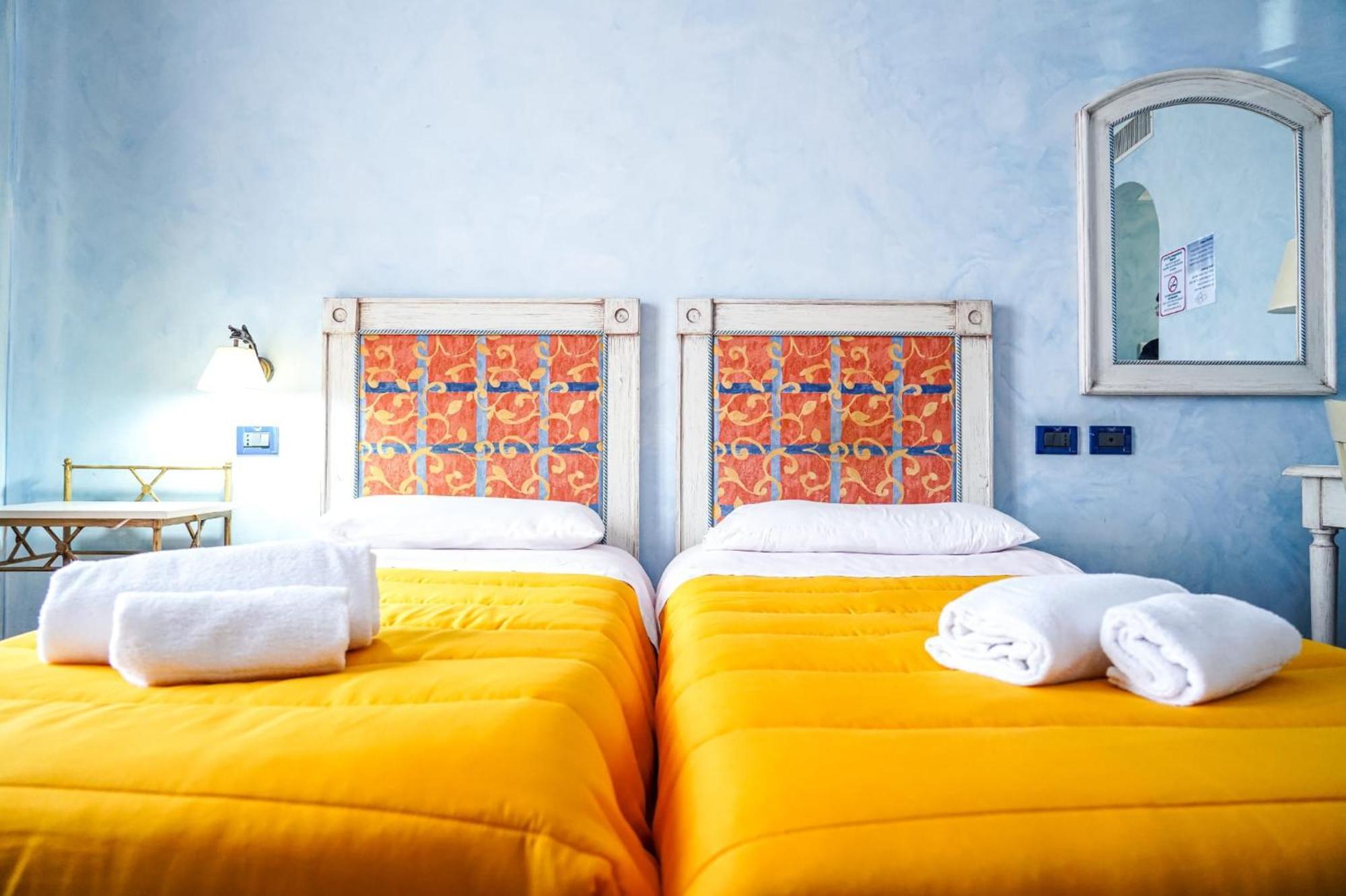 Motel - Hotel Nautico Pozzallo Buitenkant foto